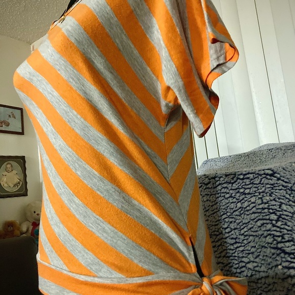 Orange/Gray Striped Batwing Sleeve Style Top Med - Picture 2 of 9